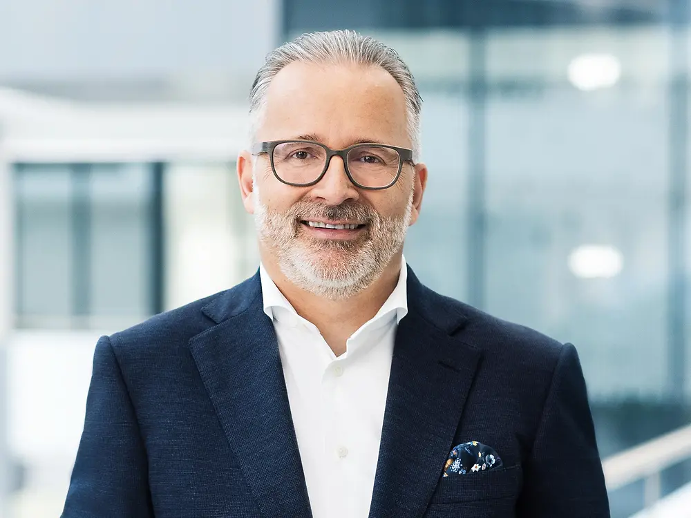 
Carsten Knobel, Yönetim Kurulu Başkanı