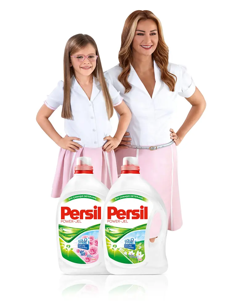 Pınar Altuğ Atacan ve kızı, Persil Power-Jel reklam filminde